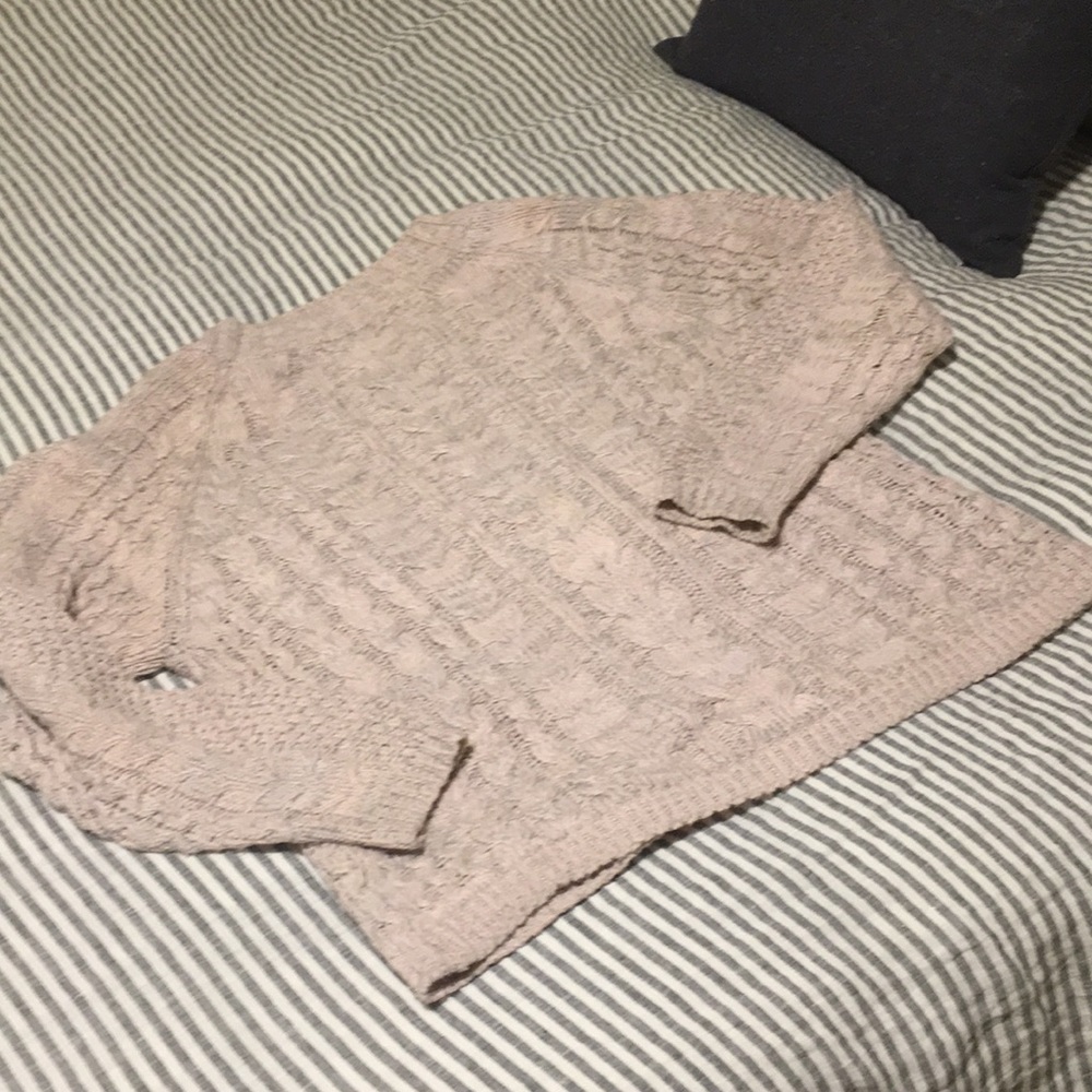John + Jenn | Pink Oversized Cableknit Sweater - Picture 4 of 4